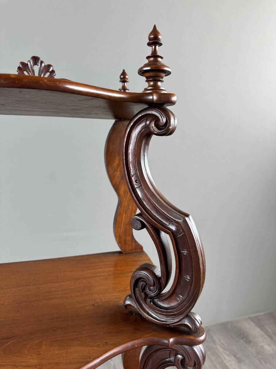 Étagère en chêne sculpté, XIXe siècle