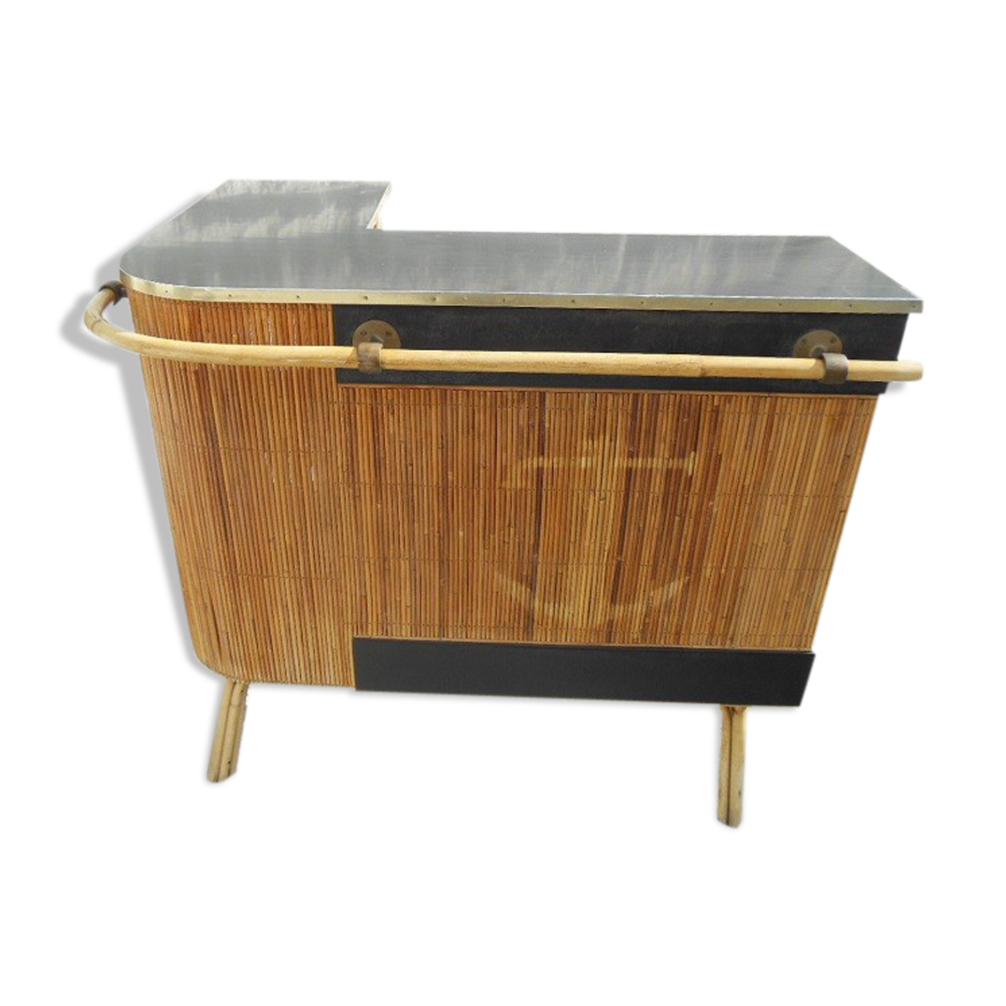Rattan tiki bar