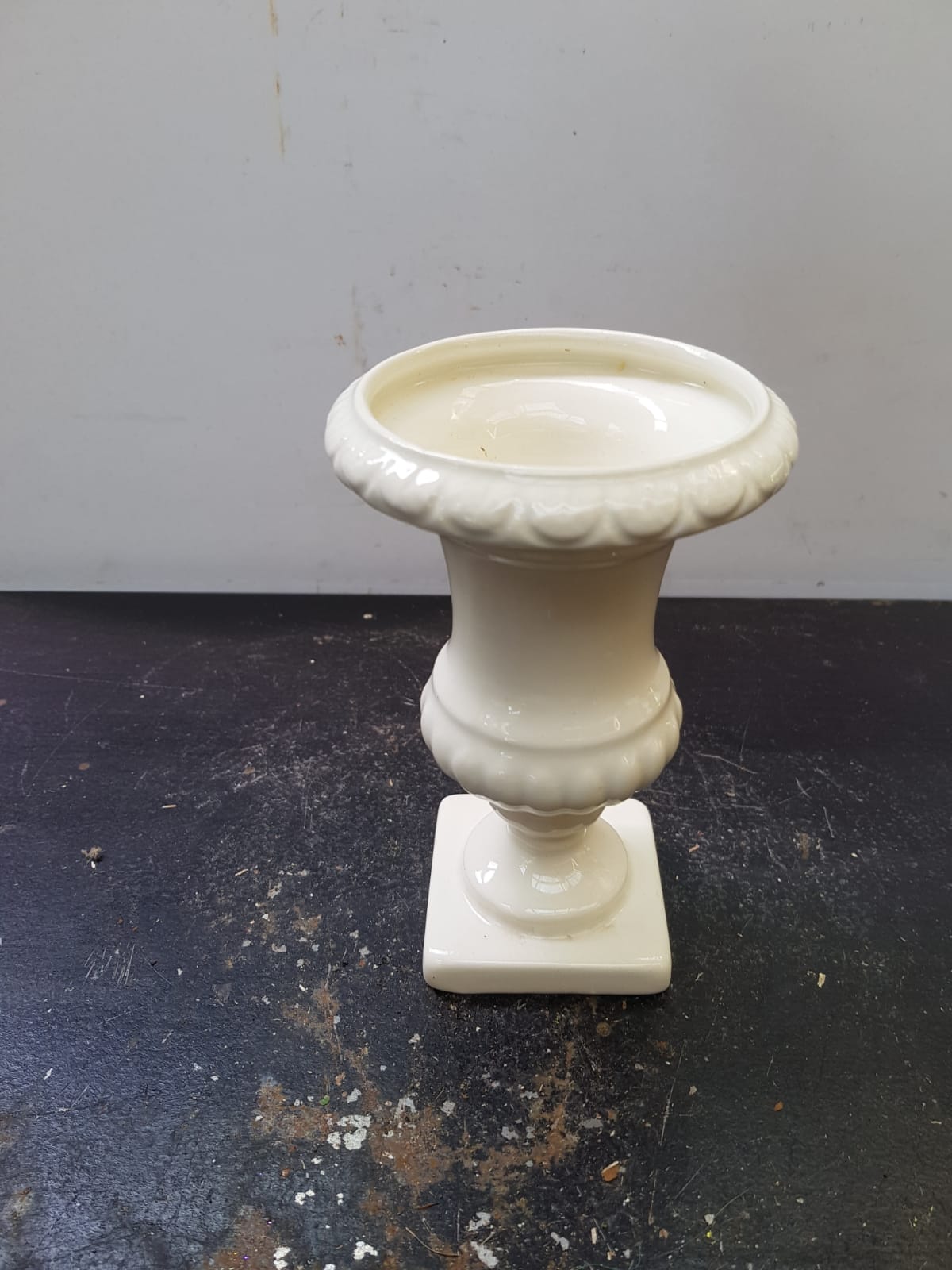 Old vase gien medici form ceramic white vintage