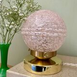 Lampe à poser globe vintage en verre de Clichy rose
