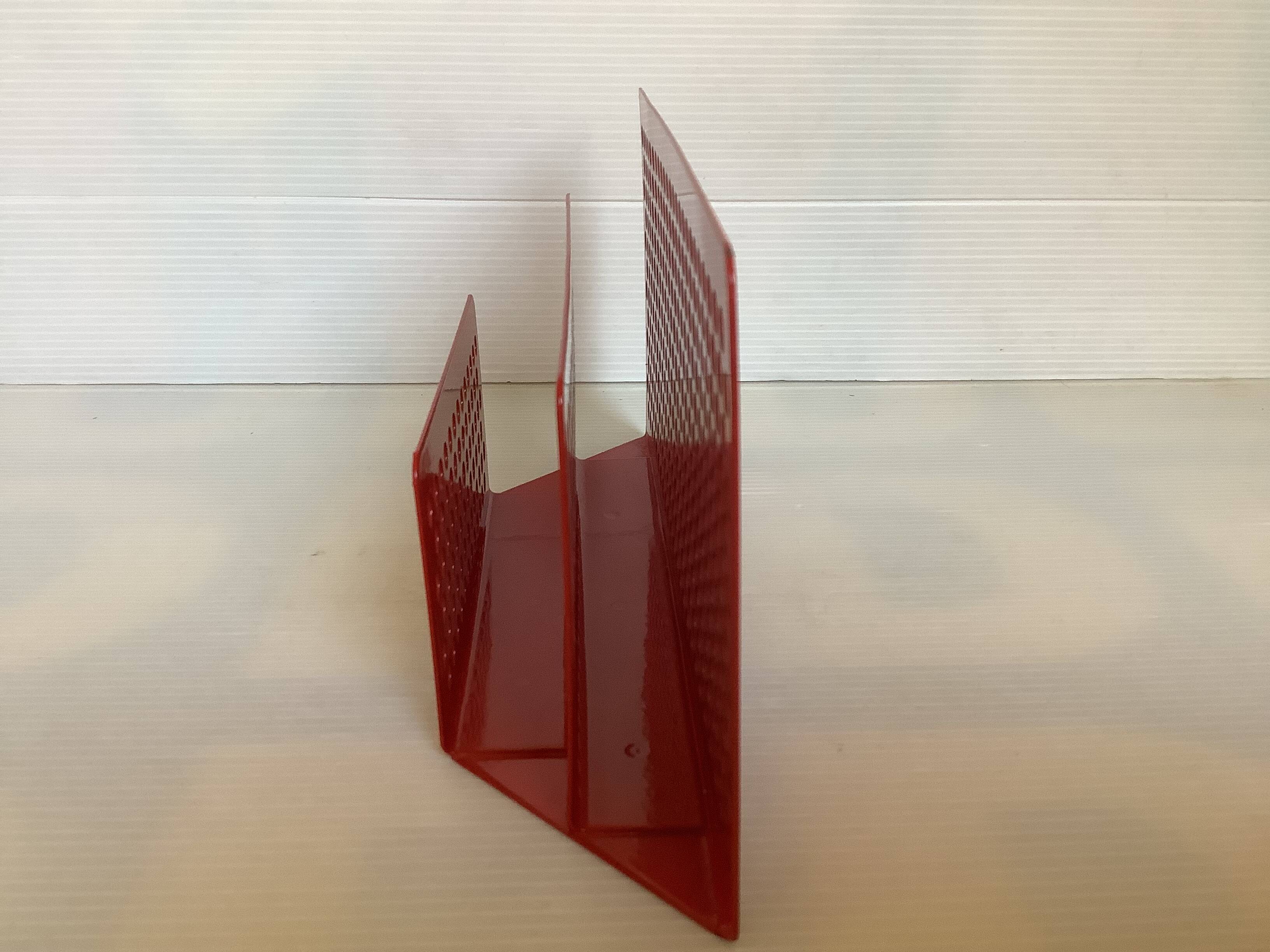 Red mail holder