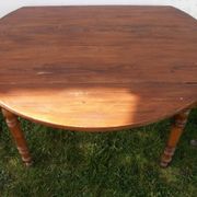 Round drop-leaf table in beech and pine