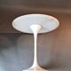 Tulip pedestal table in veined white marble and cast aluminum base, 1970/1980