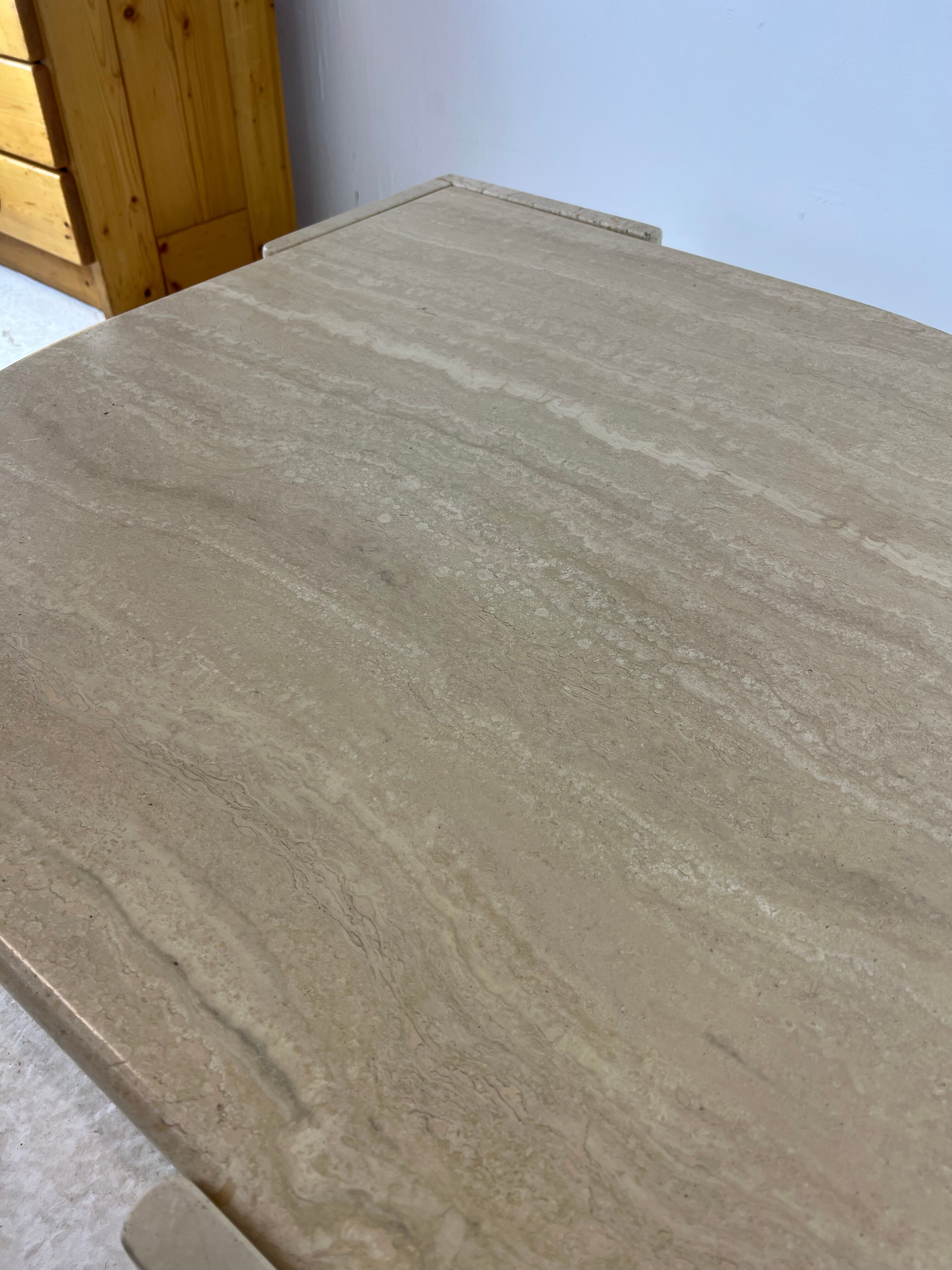 Coffee table Roche Bobois "eye" in travertine, 1970