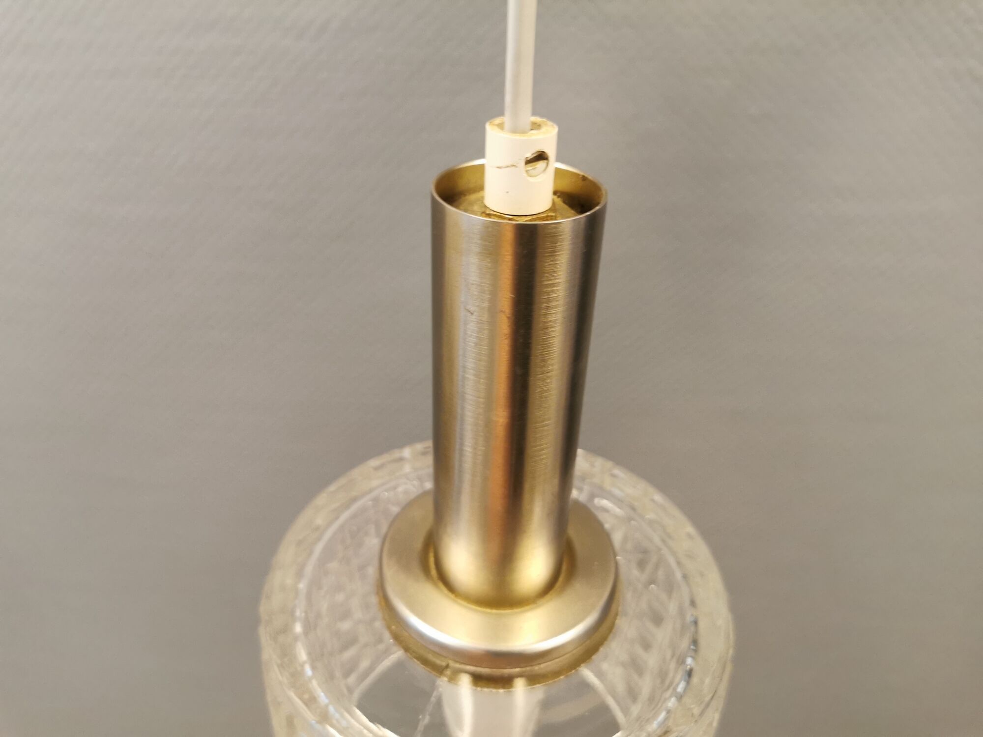 Small hanging lamp in transperant crystal glass