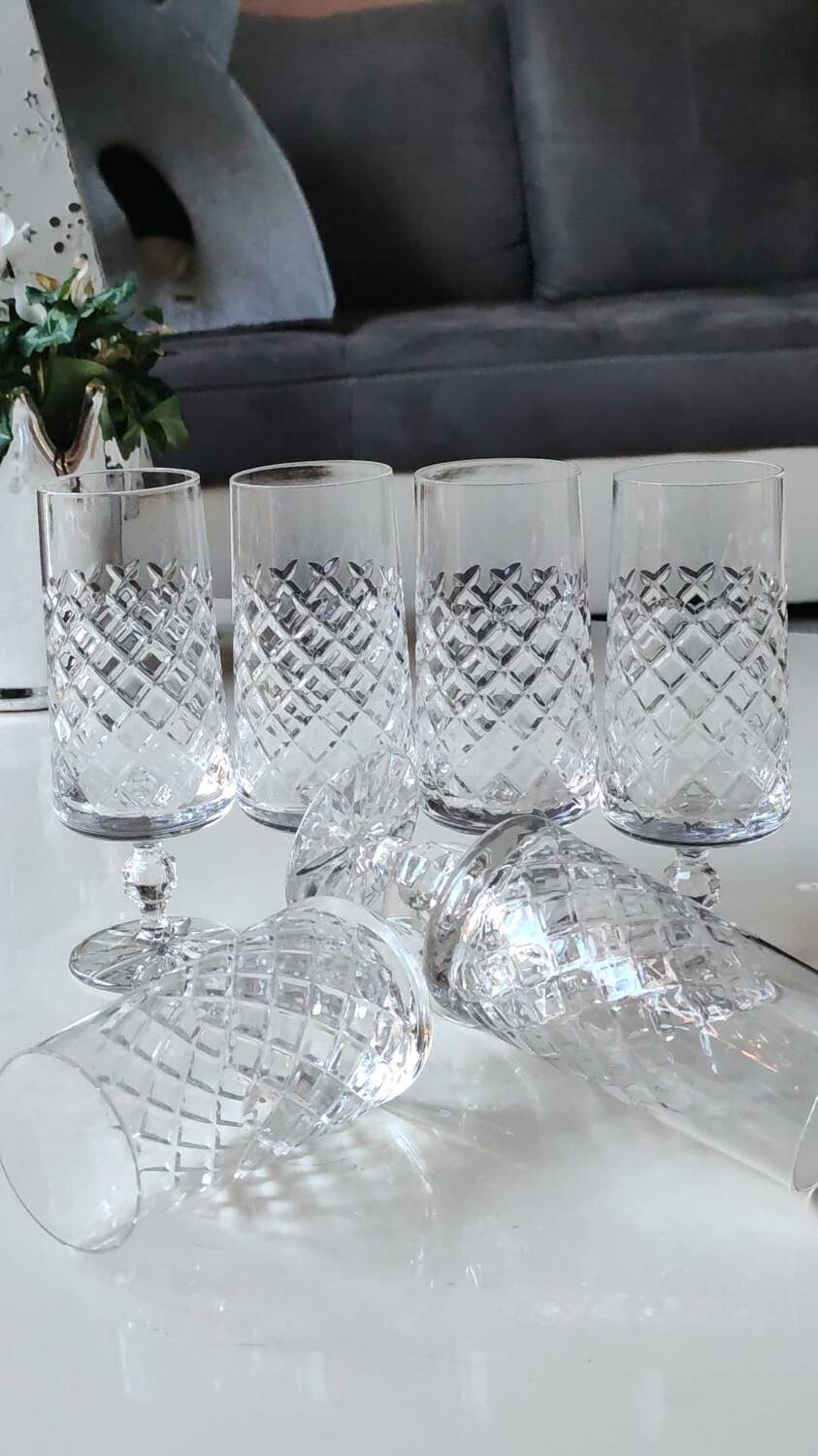 Set 6 champagne flutes, Lorraine crystal. Diamond/crosshair patterns. High 16 cm