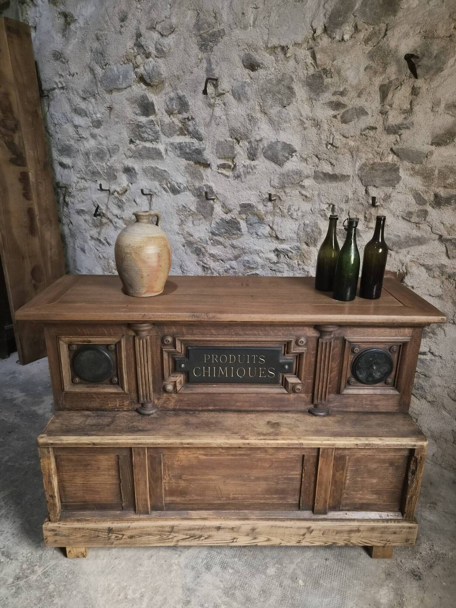Pharmacy counter in antique oak / kitchen island, circa 1870–1900