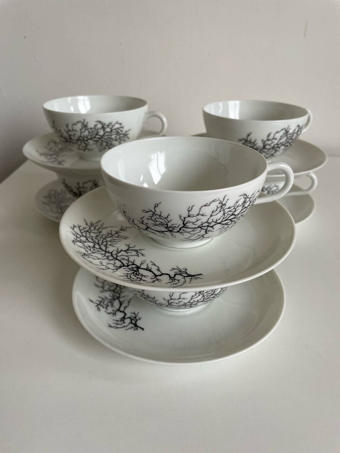 Françoise Adnet “Black Coral” 6-cup and saucer set – Pork