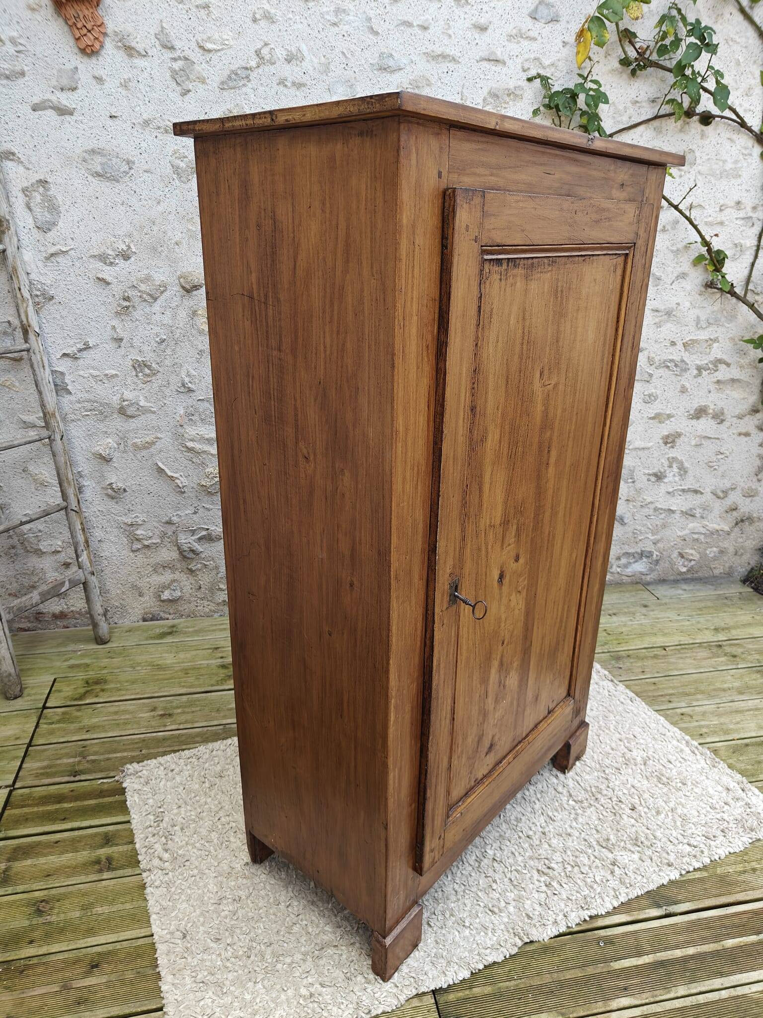 Old bonnet maker