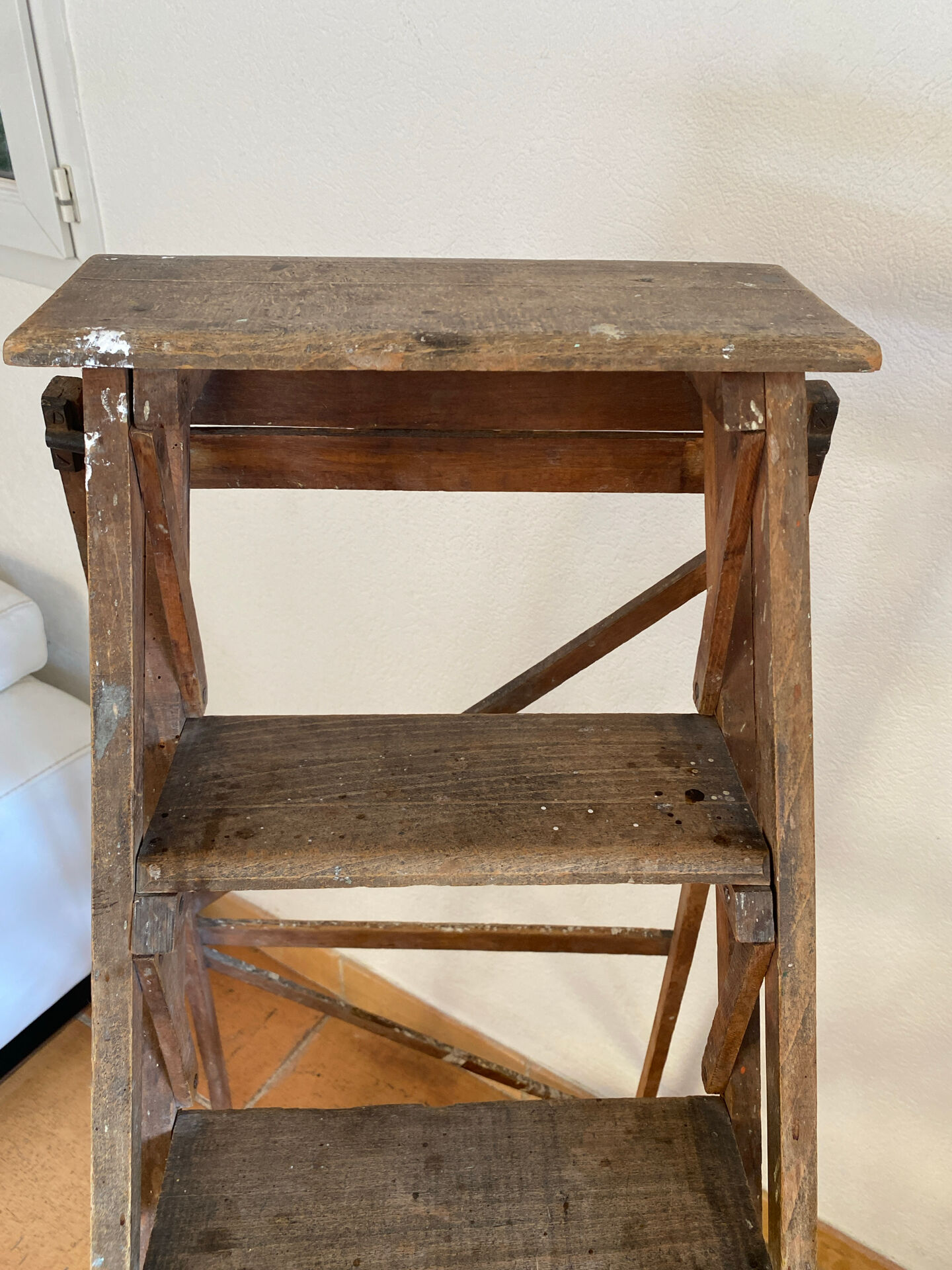 Wooden painter's step ladder