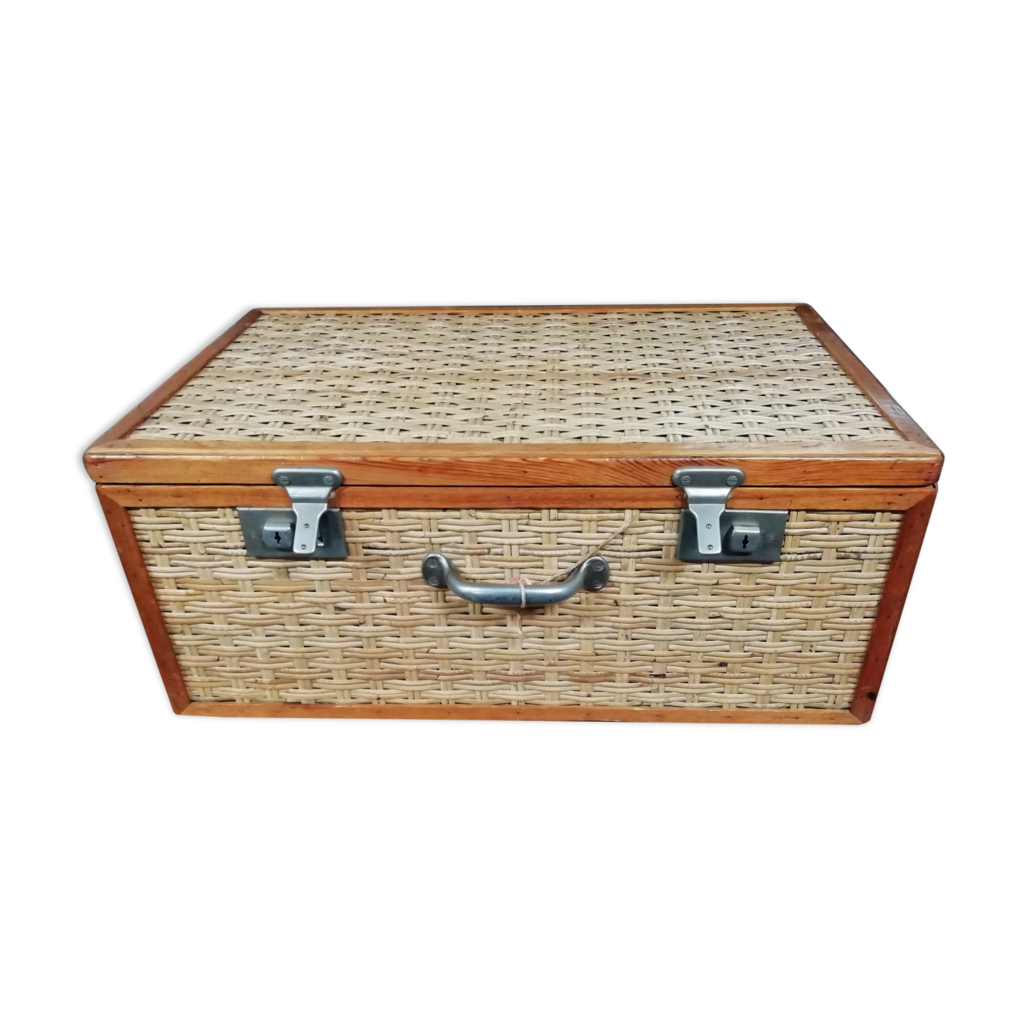 Wicker trunk braided lock and handle