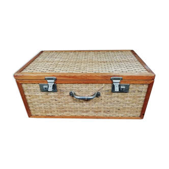 Wicker trunk braided lock and handle