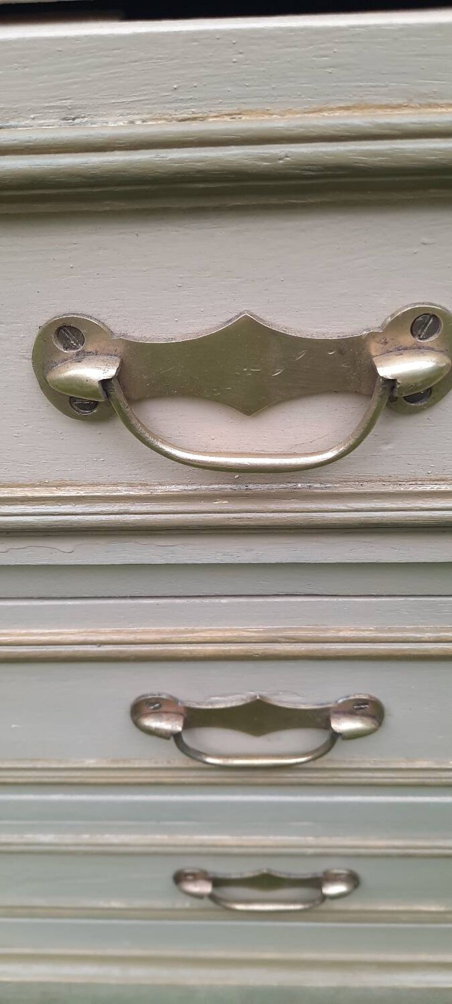 Chest of drawers