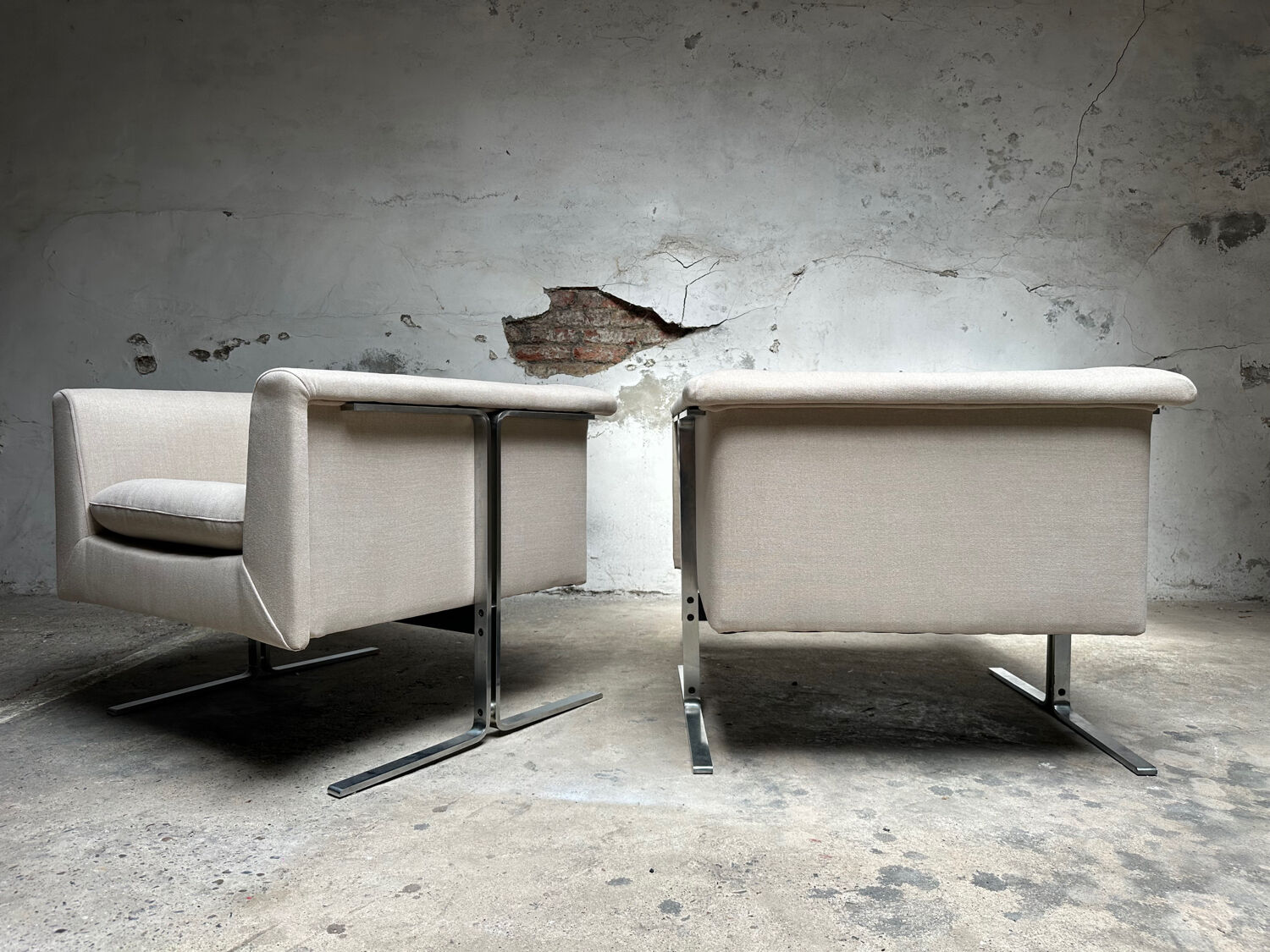 Set of two Artifort lounge chairs by Geoffrey Harcourt