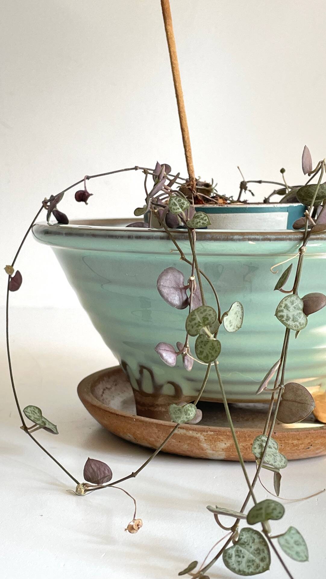 Pot tripode et soucoupe céramique vintage