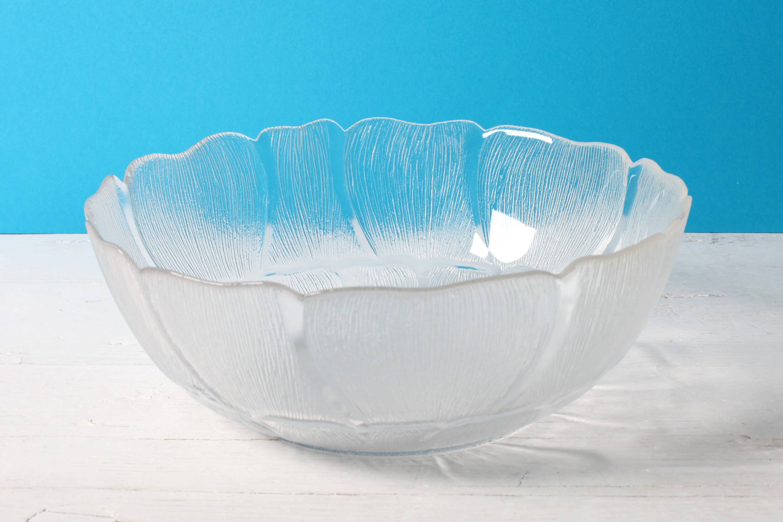 Salad Bowl Fleur, Vintage Decorative Clear Large Fruit Glass Bowl / Arcoroc