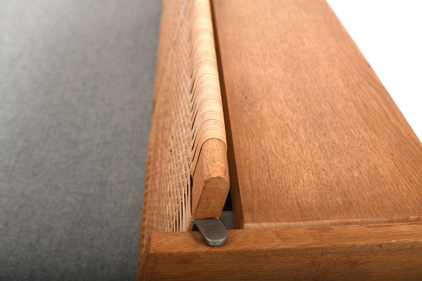 Daybed GE-258 en chêne et canne par Hans J. Wegner