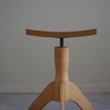 Swivelling tripod stool in elm, mid-century Danish design, 1970s.