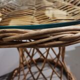 Round table in woven rattan pedestal table