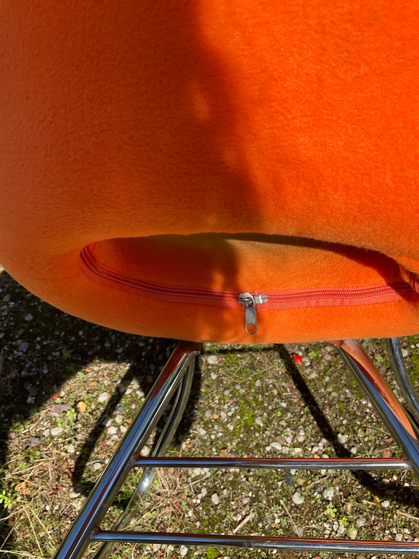 Fauteuil vintage orange et pied chromé