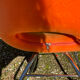 Fauteuil vintage orange et pied chromé