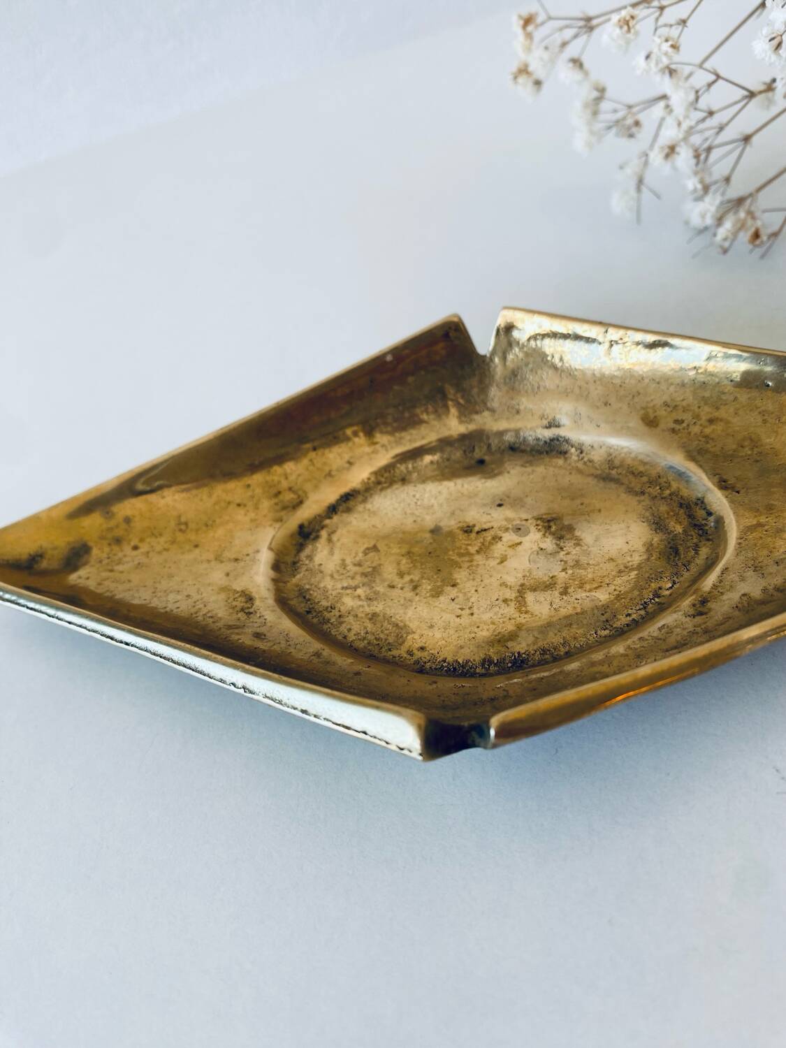 Ashtray or empty pocket diamond design