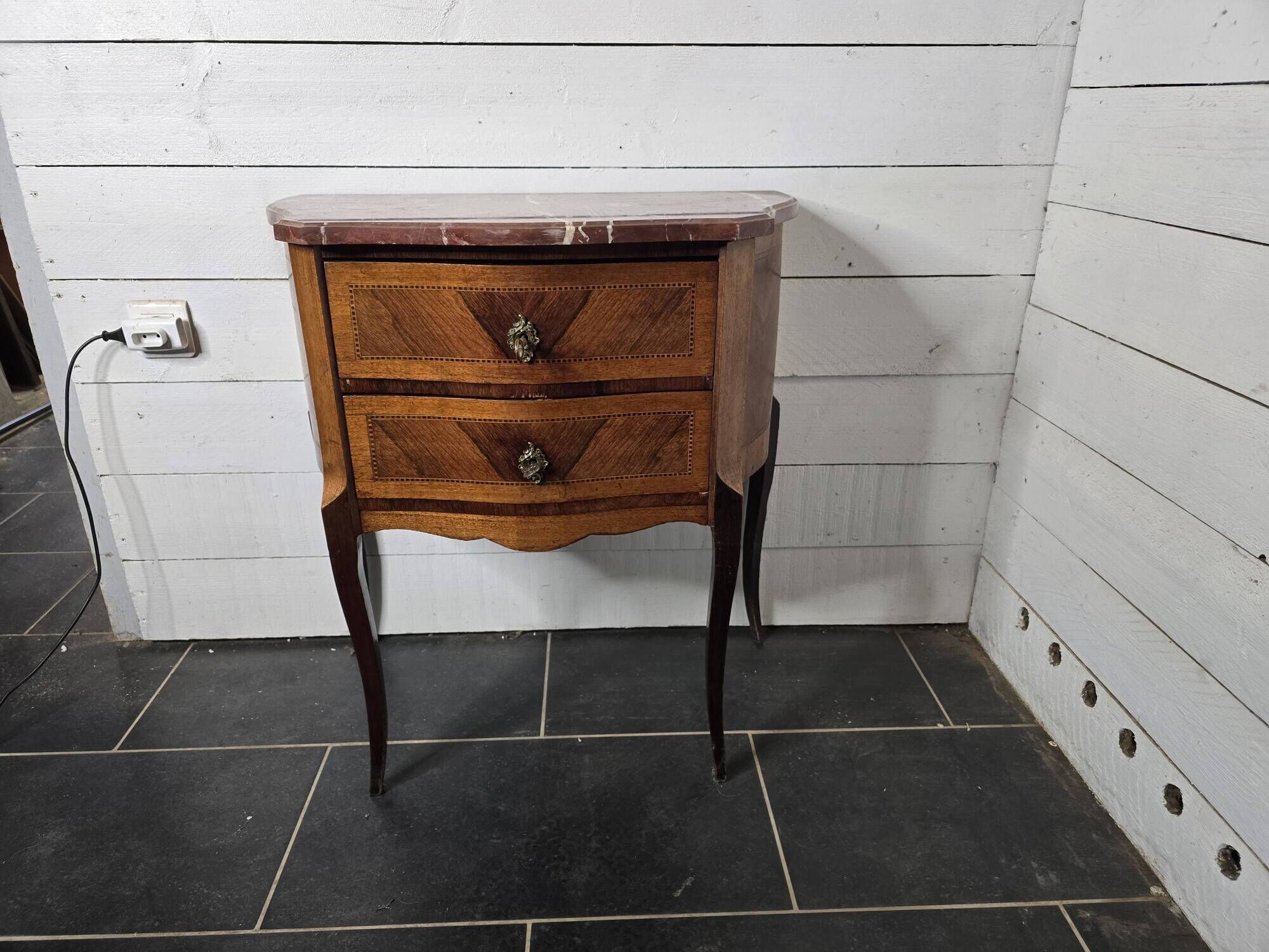 Curved chest of drawers in Louis XV style marquetry