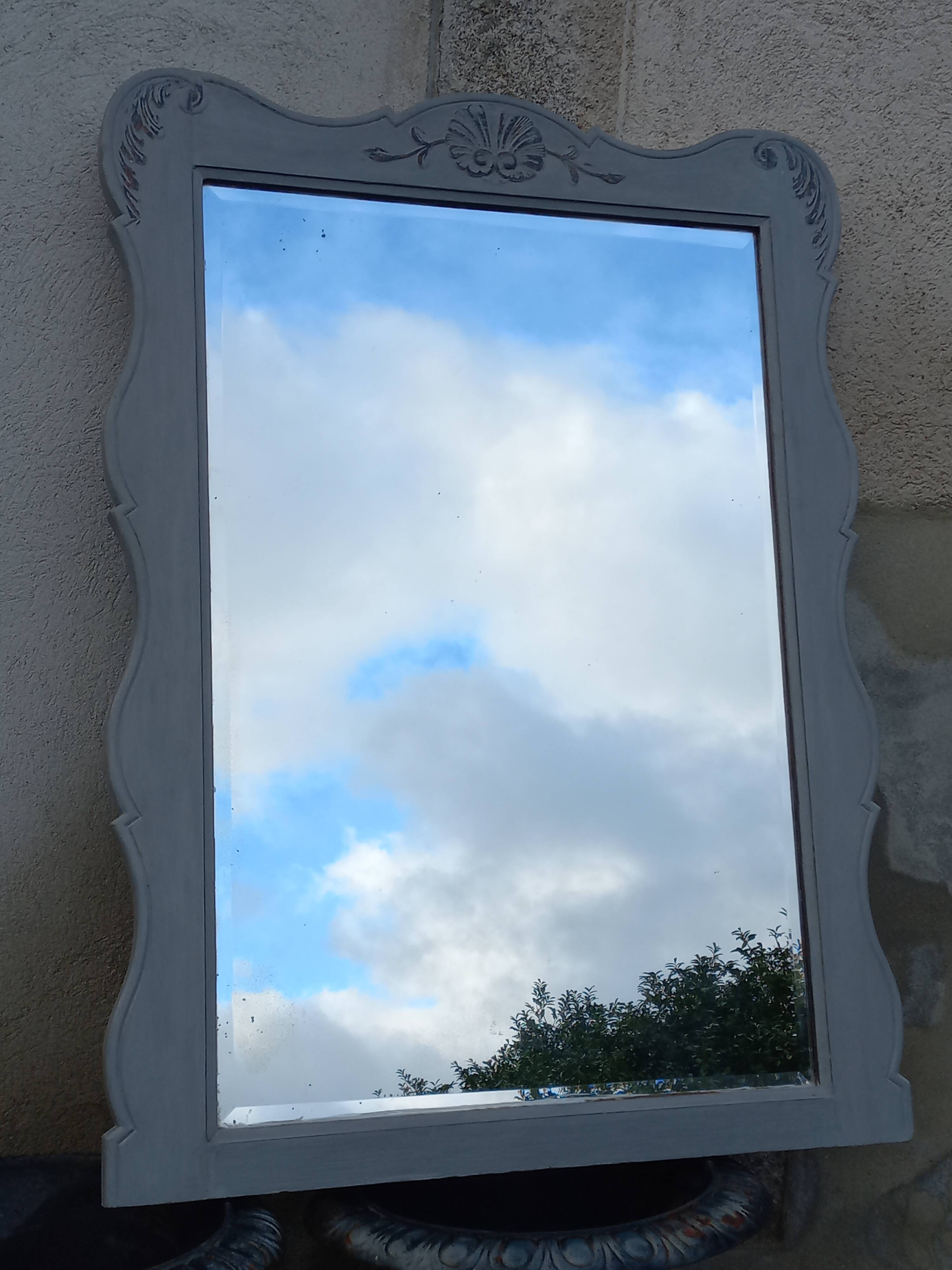 Antique Louis XV style mirror in solid oak with grey patina, 131cm.