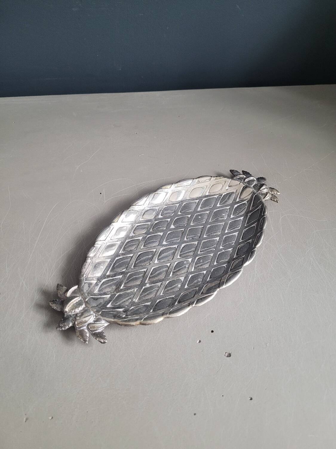 Silver pineapple pocket emptier