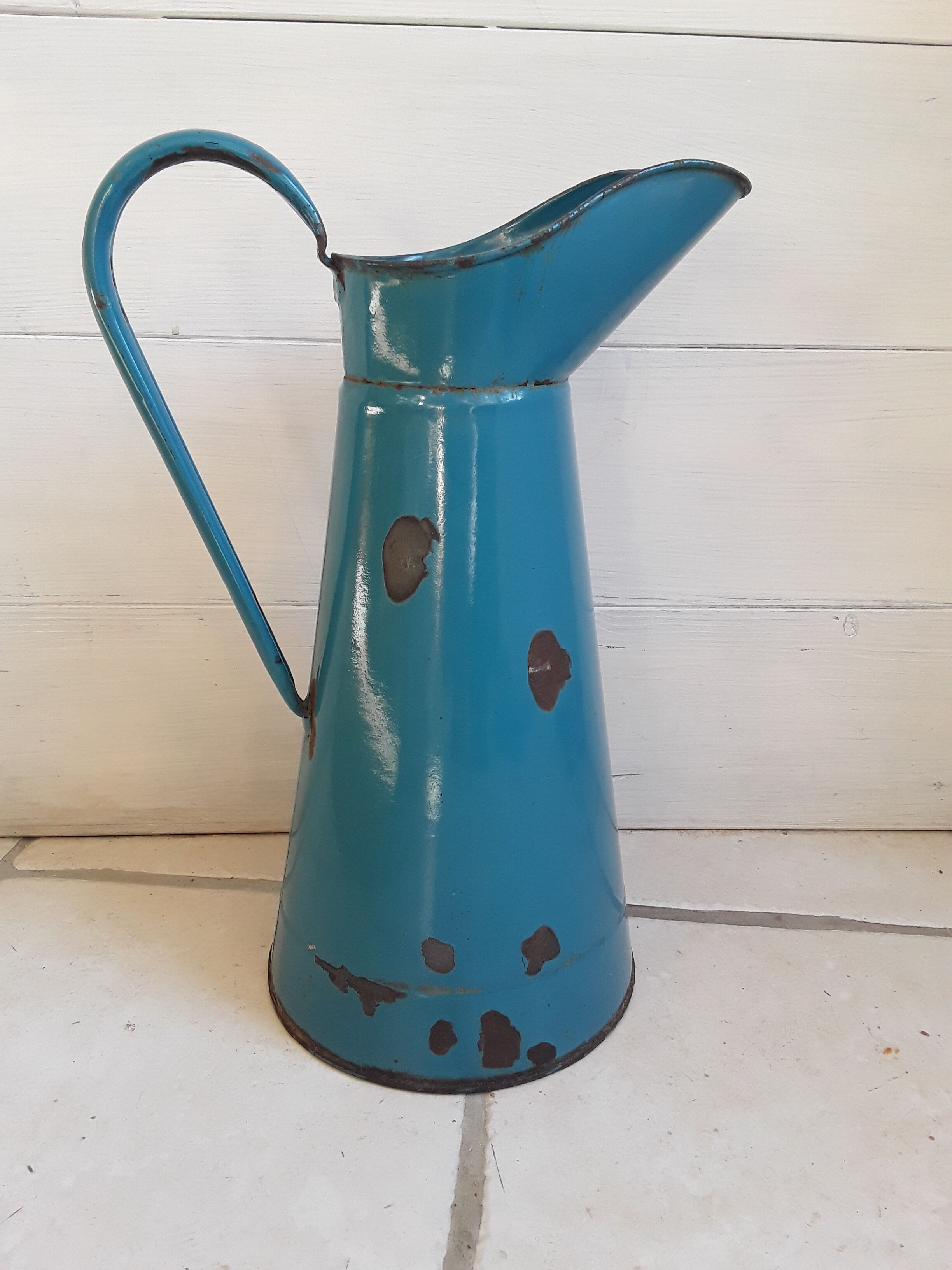 Enamelled sheet metal pitcher