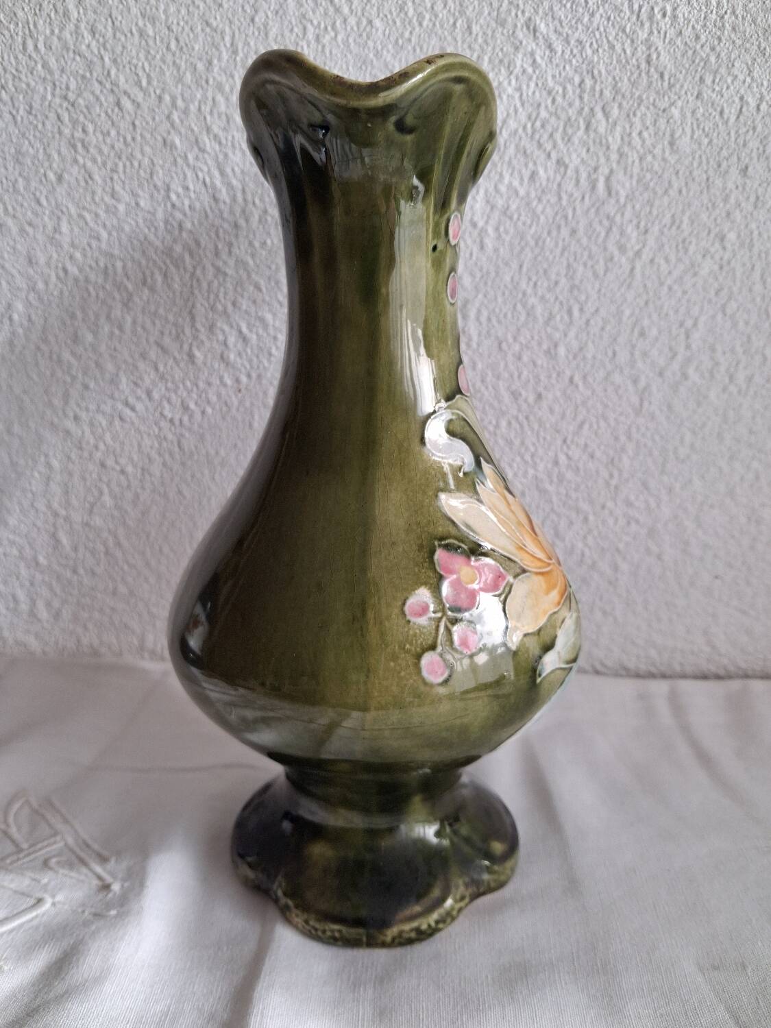 Art Nouveau pitcher in slipware