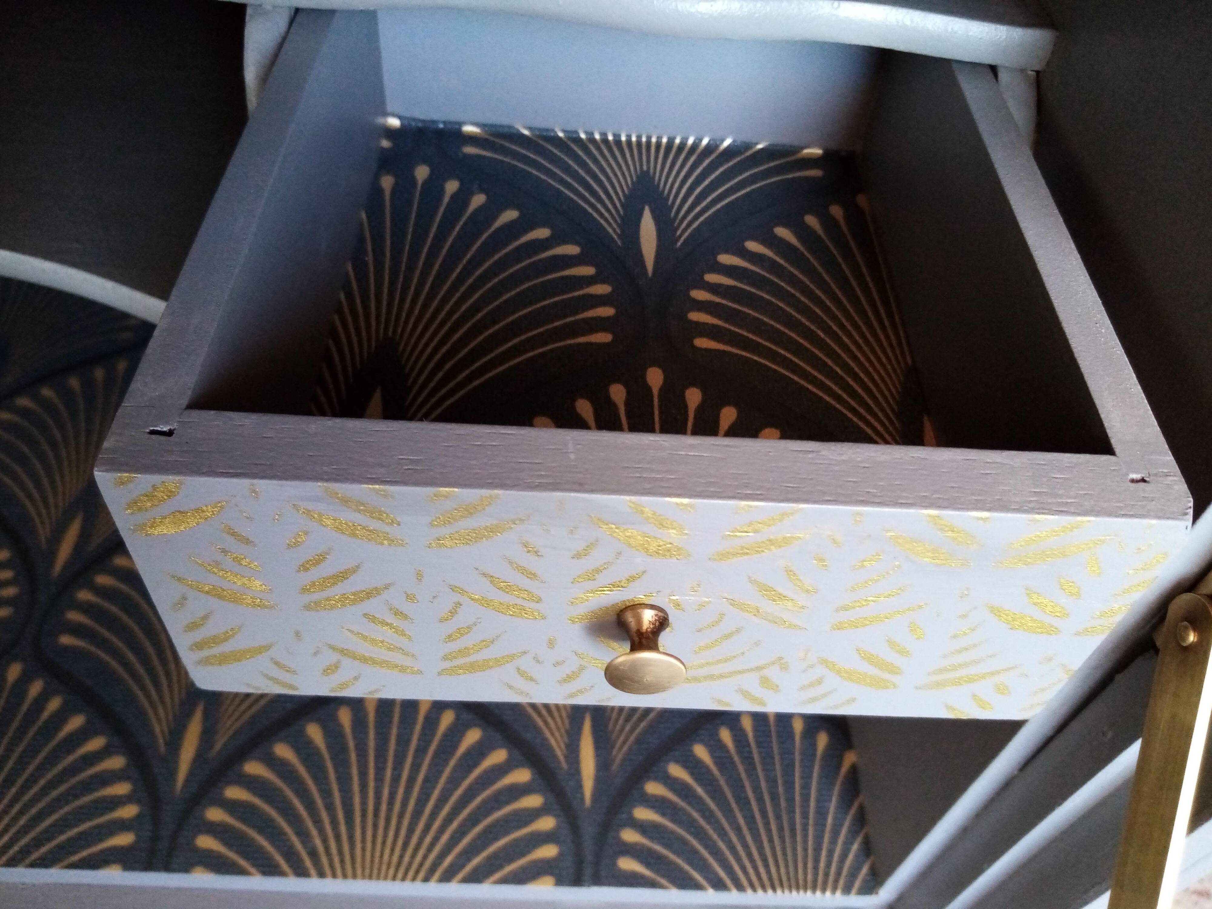 Secretary “léon”