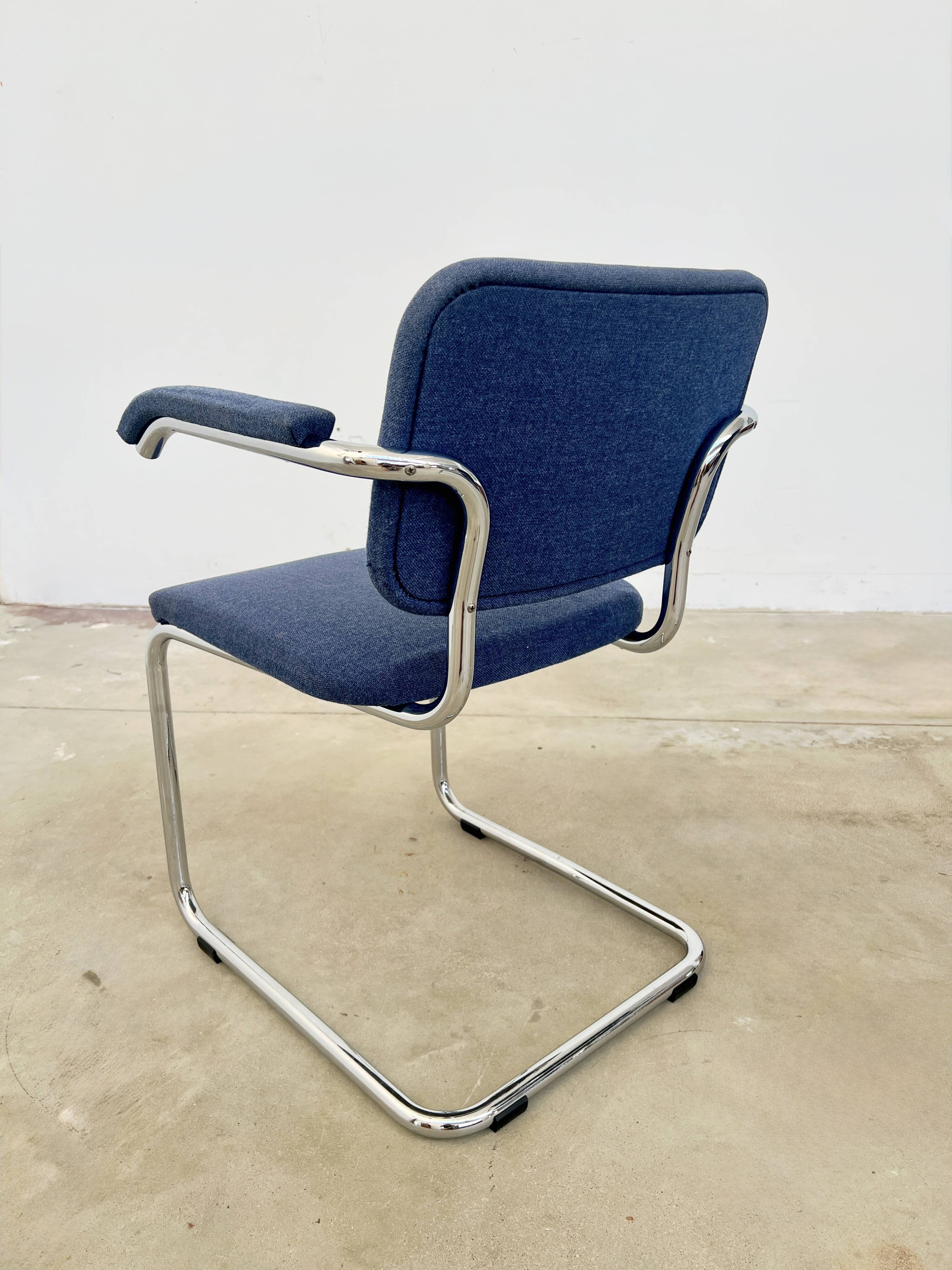 Paire fauteuils Marcel Breuer B64 Knoll tissu bleu