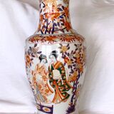 Large Chinese porcelain vase decorated with geishas and flowers, mid-19th century