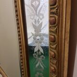 Mirror with parecloses