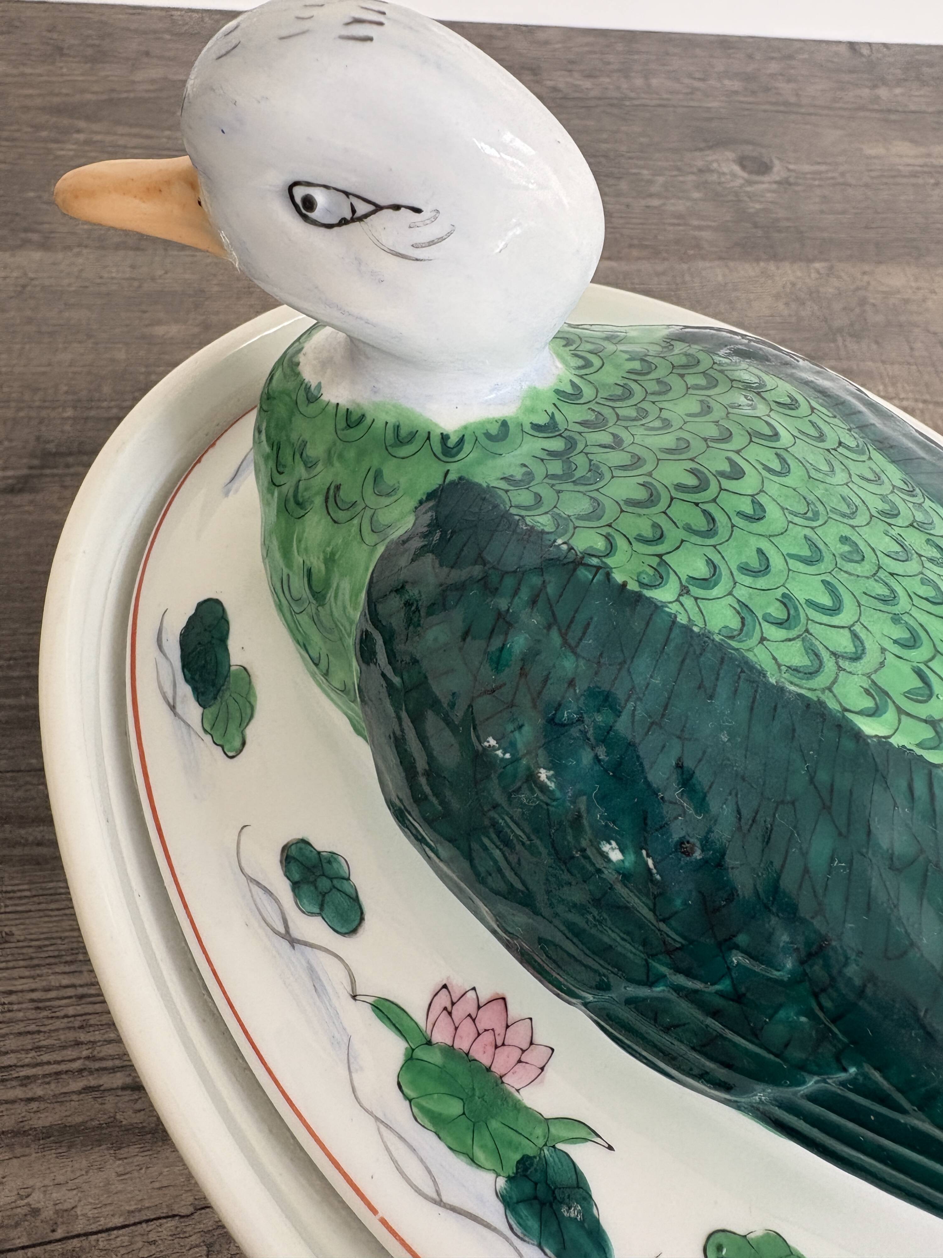 Large covered duck-shaped porcelain pot in China