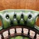 Fauteuil capitaine Chesterfield vert anglais classique
