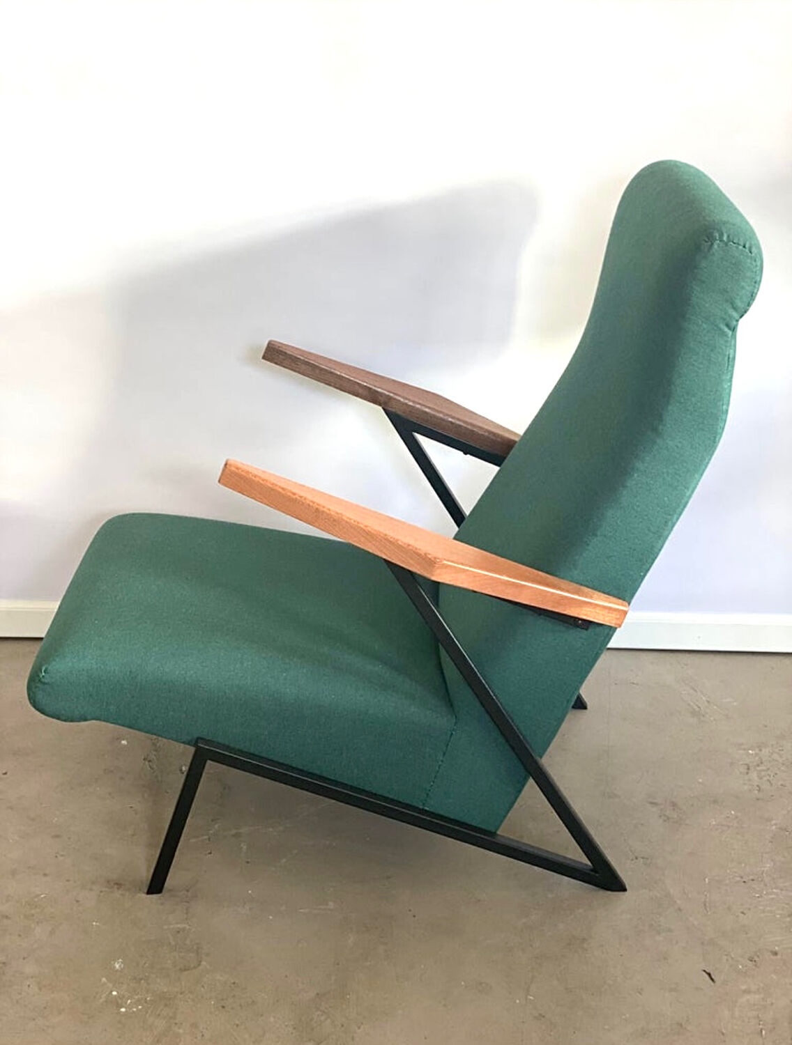 Lounge or easy chair with armrests