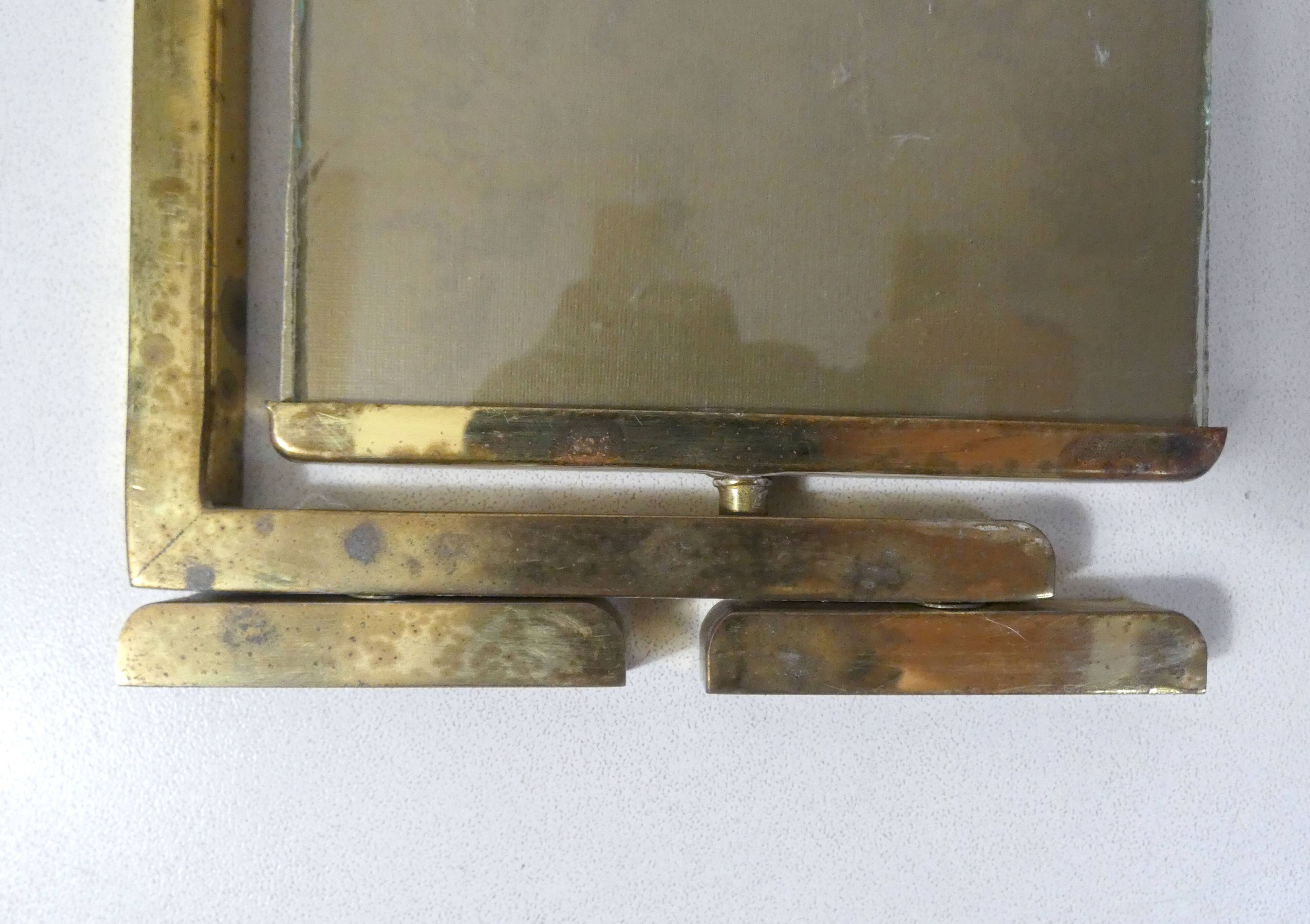 Double-sided carousel photo frame in gold metal