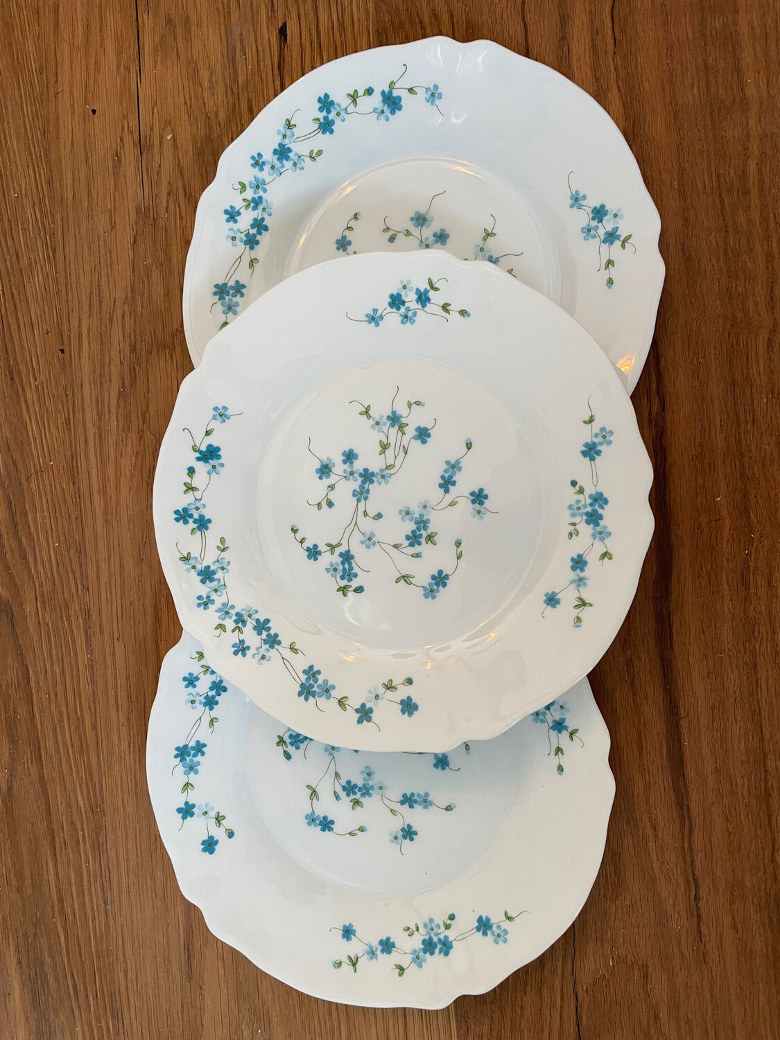 3 Flat white arcopal plates model veronica