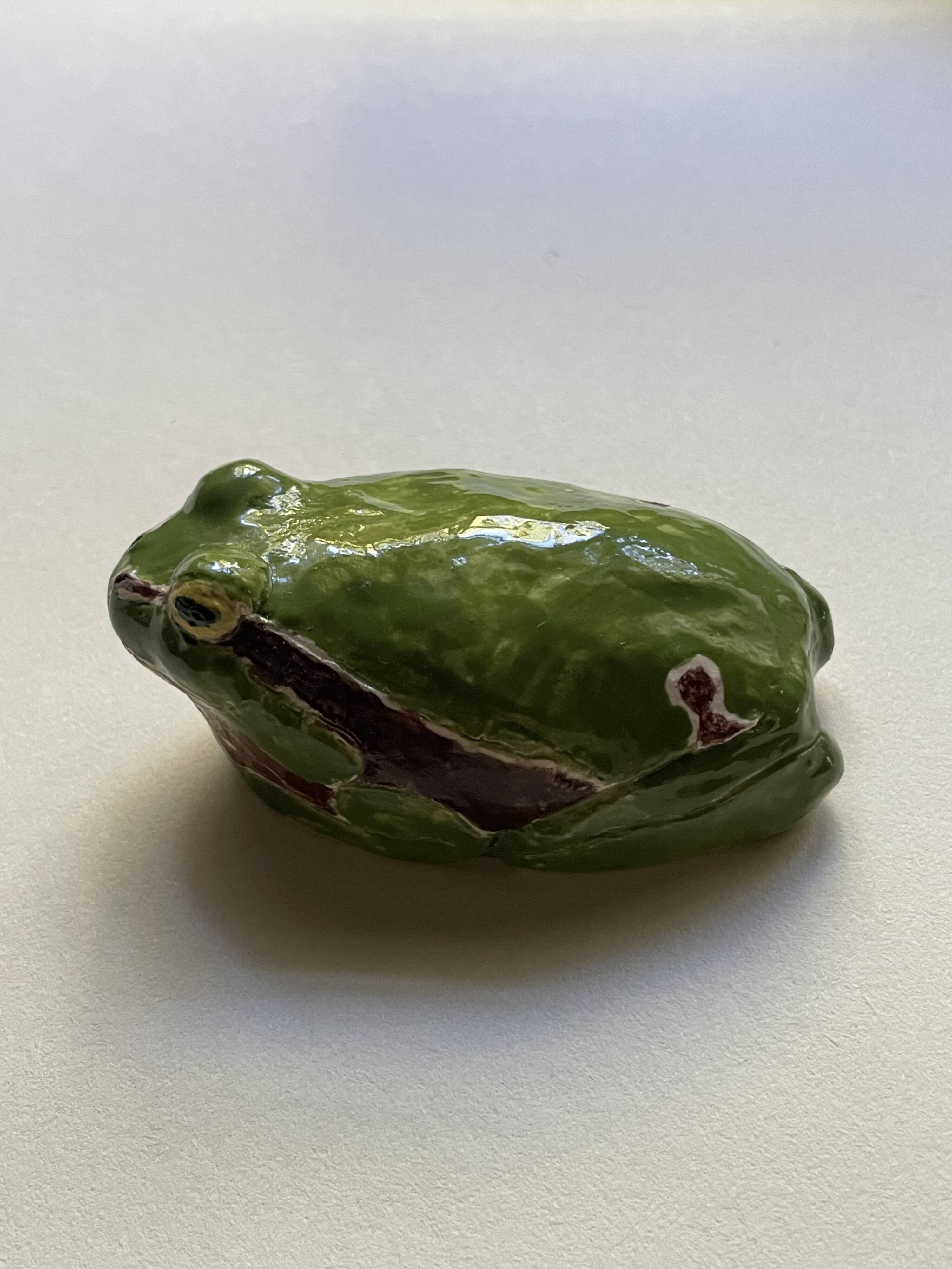 Grenouille en faïence émaillée