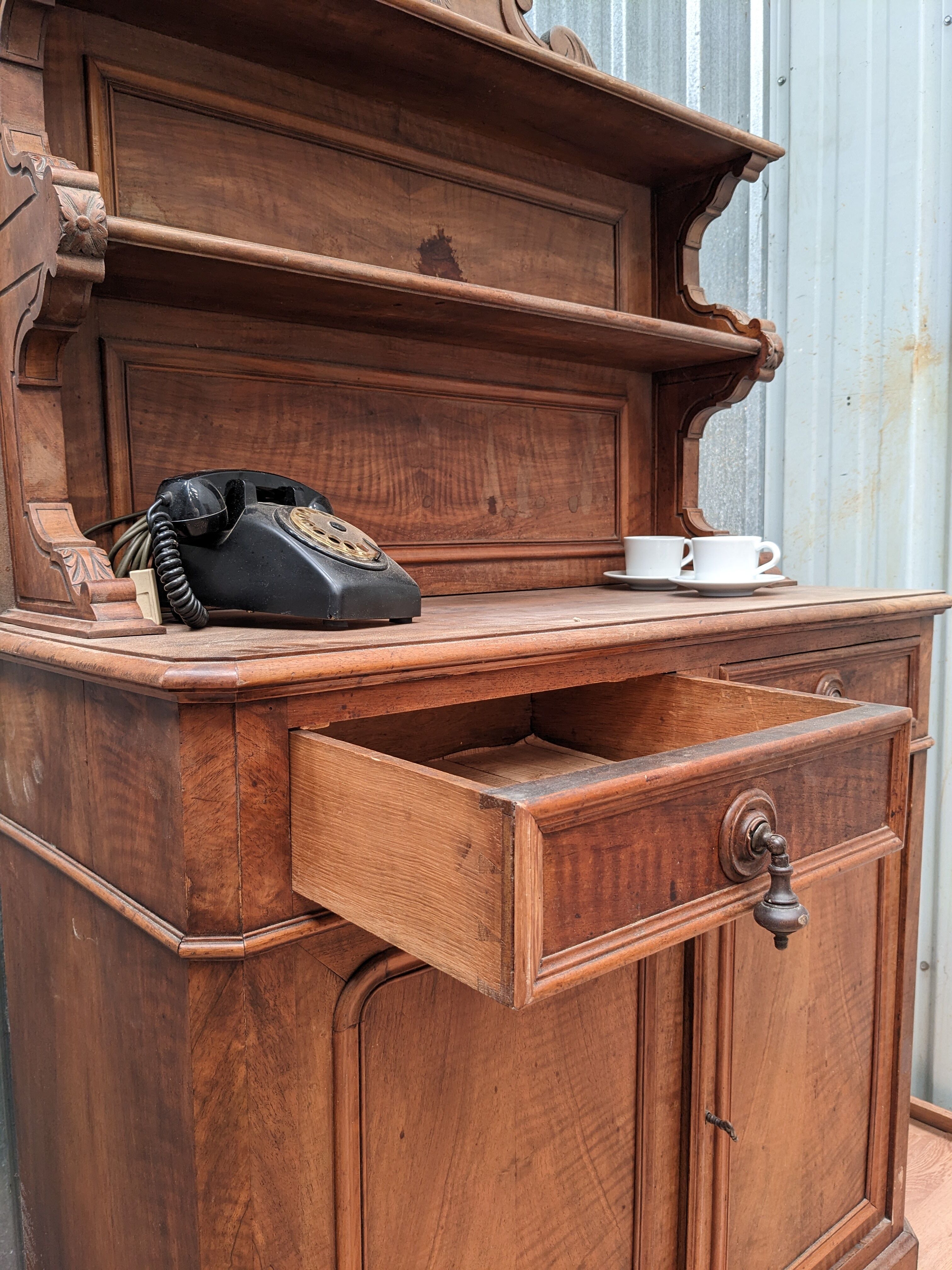 Dresser
