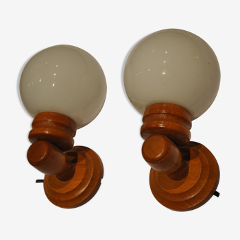 Duo d'appliques en bois et globes en verre