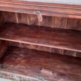 Buffet long en bois avec portes anciennes vertes