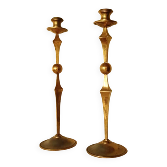 Contemporary brass candlesticks.