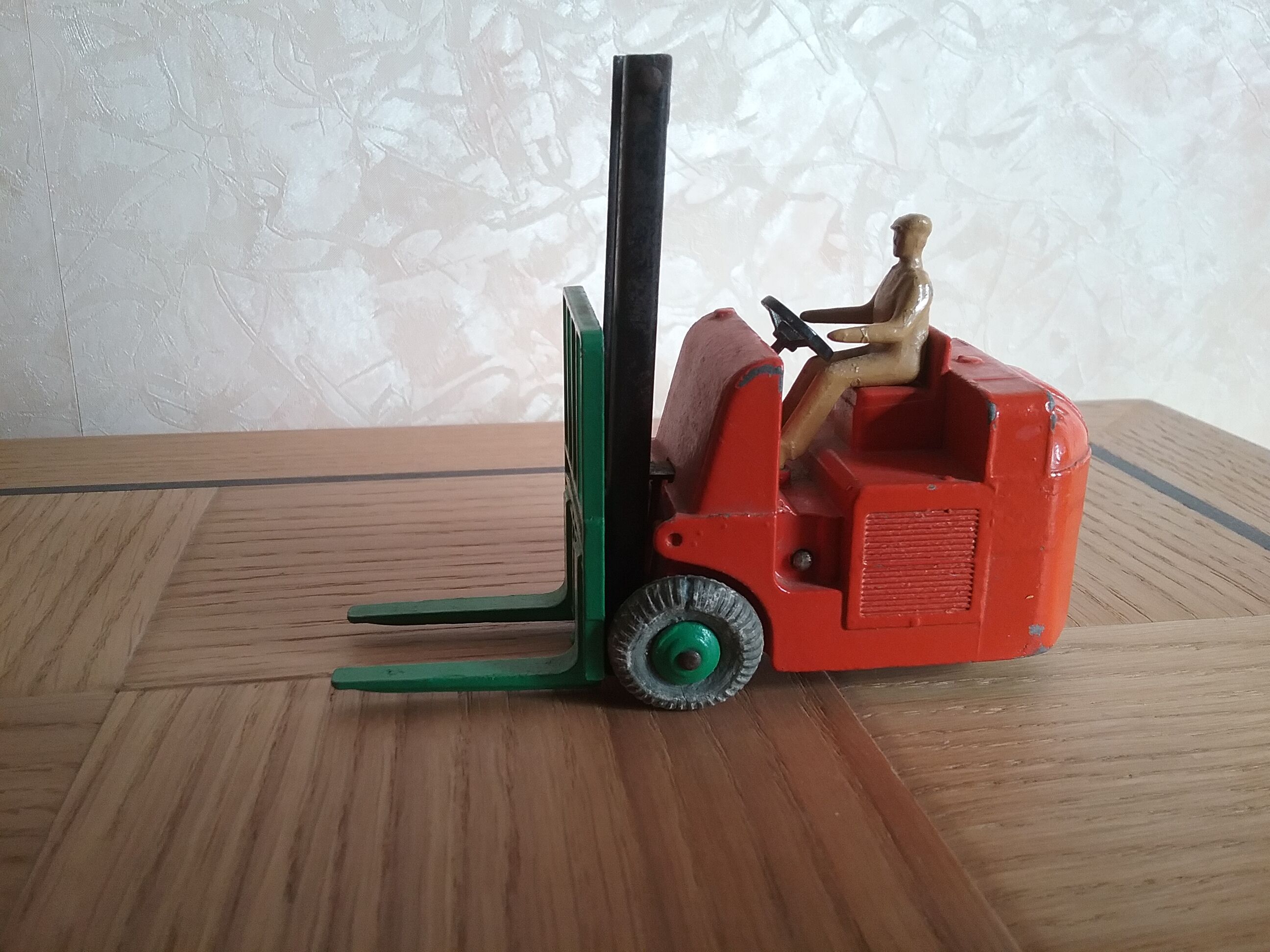 Dinky toys England coventry climax fork lift truck