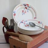 Set of 8 flat ceramic plates