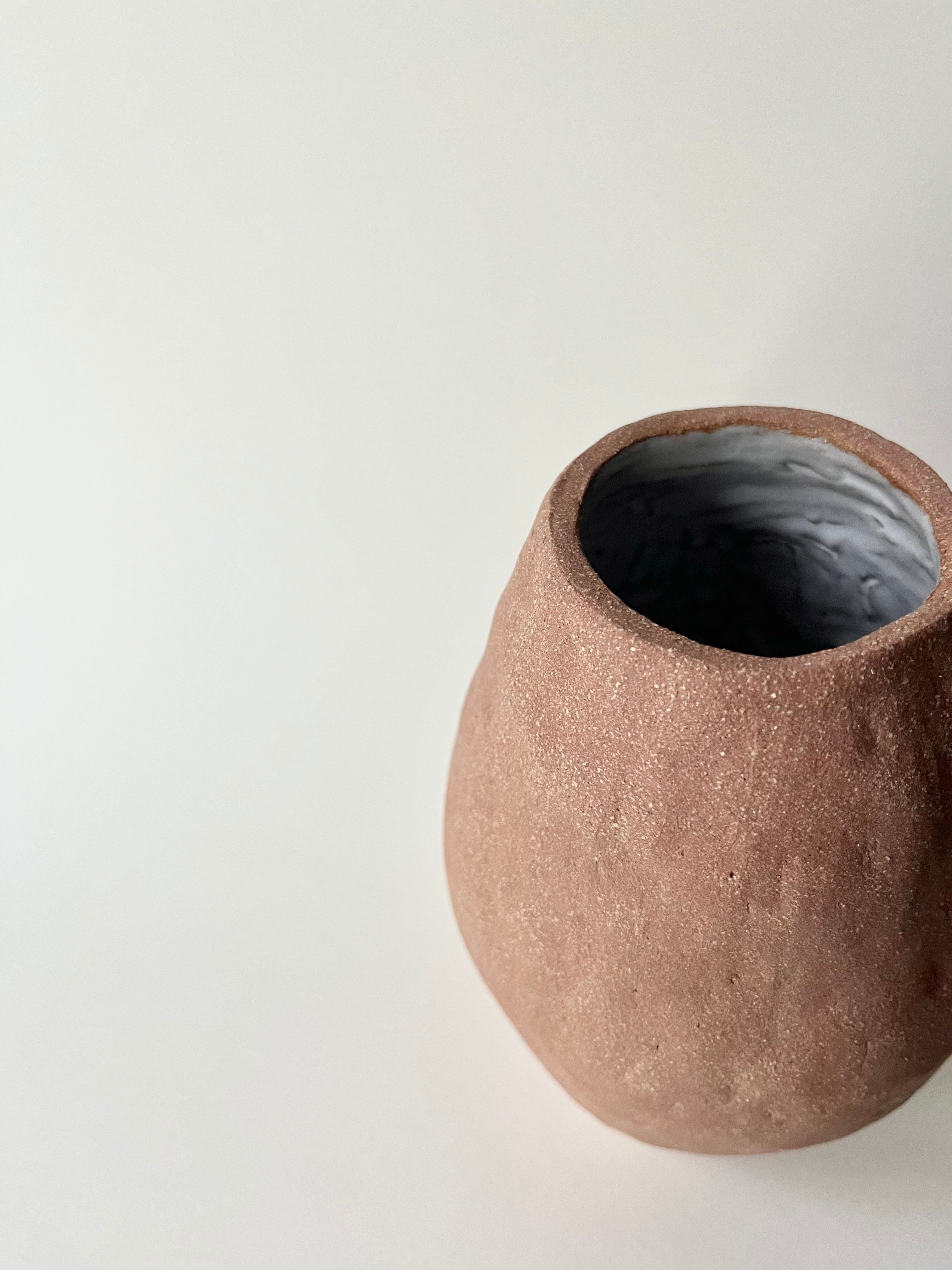 Vase ovale terracotta, Tram Gomsu