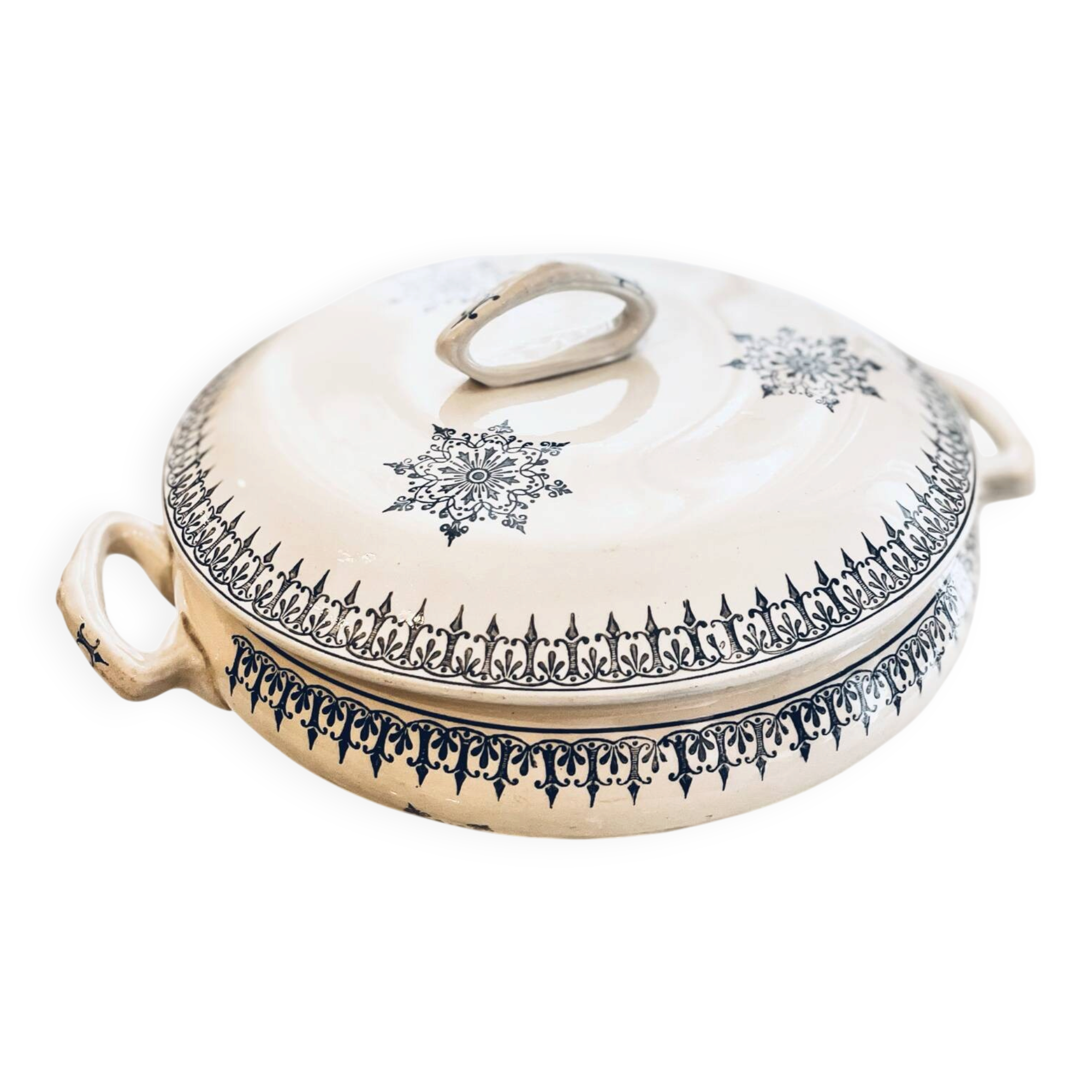 Antique soup tureen in white and blue earthenware – Vintage / Country style