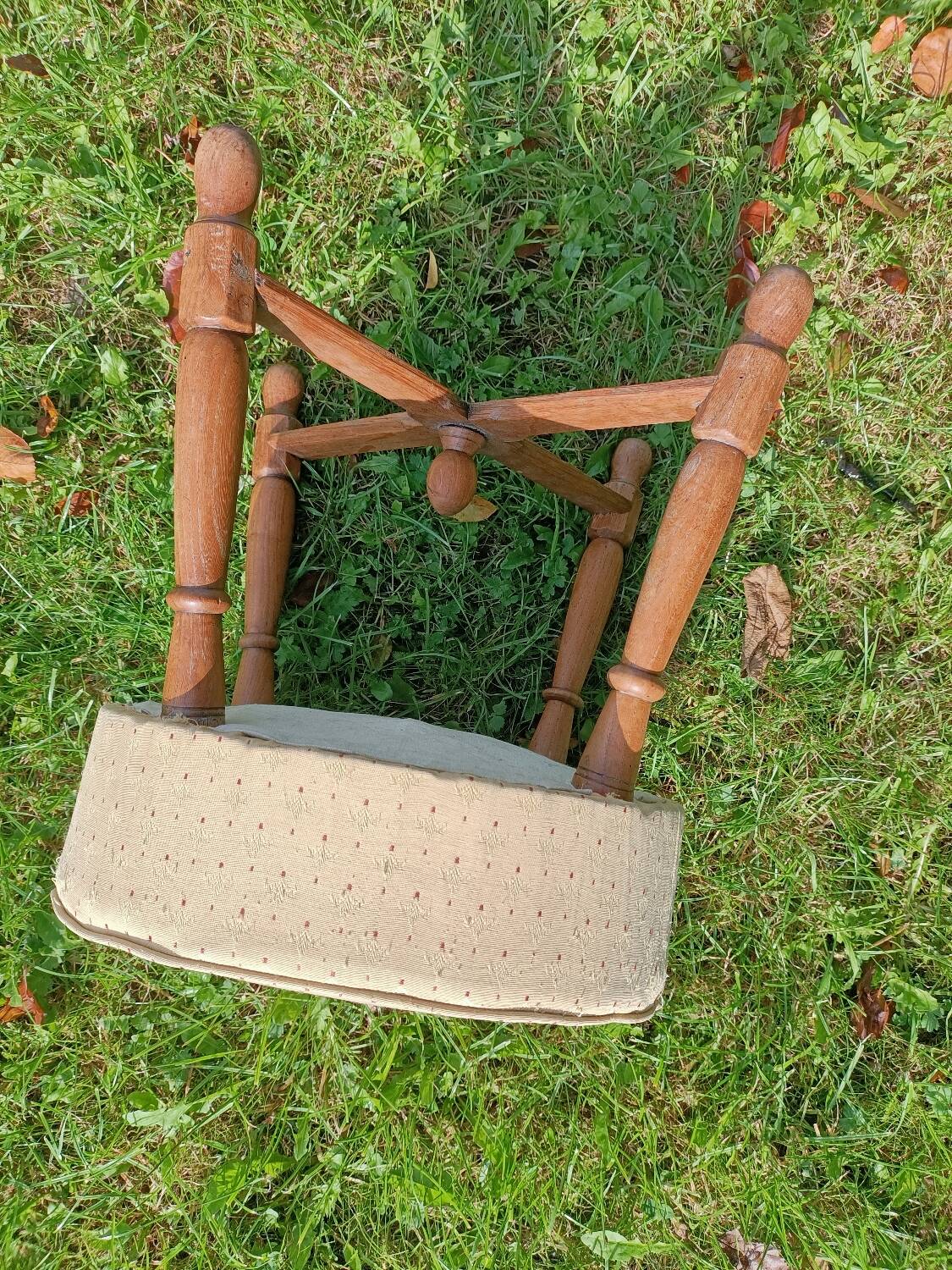 Retro Provençal stool